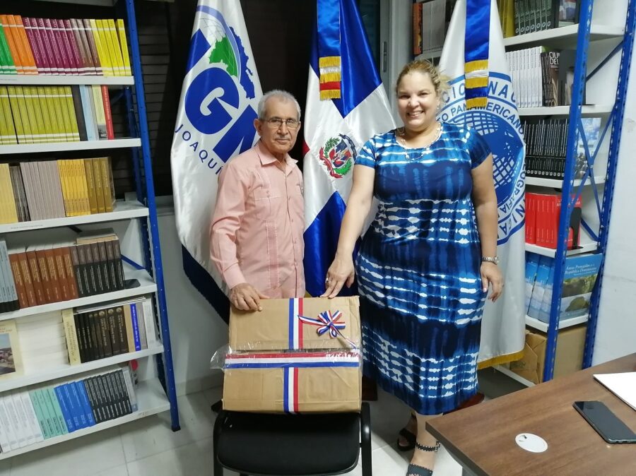 Sección Nacional Dominicana del Instituto Panamericano de Geografía e Historia (IPGH), entrega donación de libros a la Ministro Consejera De La Embajada Dominicana En Sudáfrica