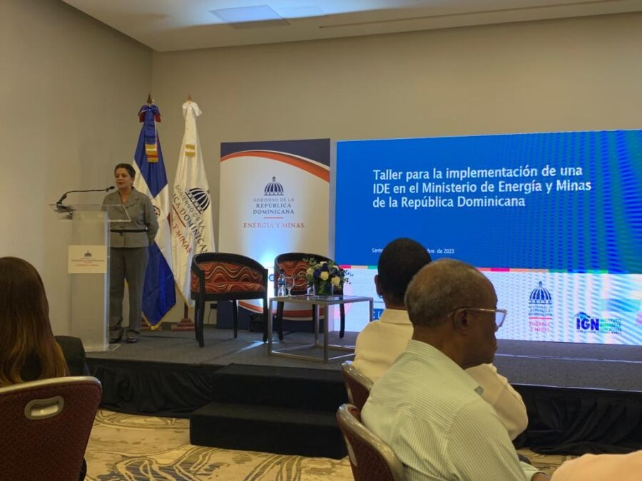 El ministerio Energía y Minas y el Instituto Geográfico Nacional José Joaquín Hungría Morel imparten curso taller