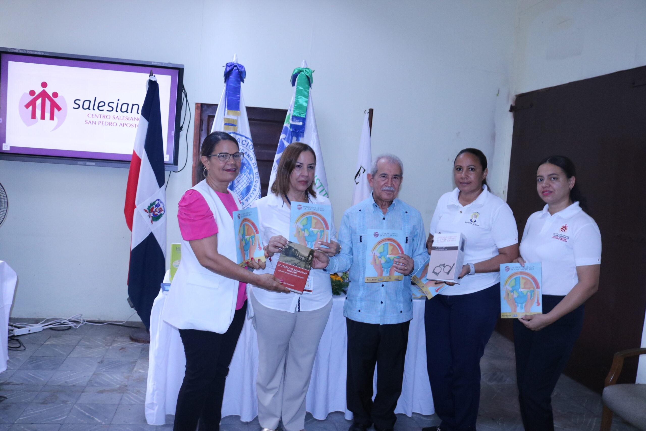 El IPGH y Plan LEA entregan a Escuelas Dominicanas donación de los fascículos de la Semana de la Geografía 2024