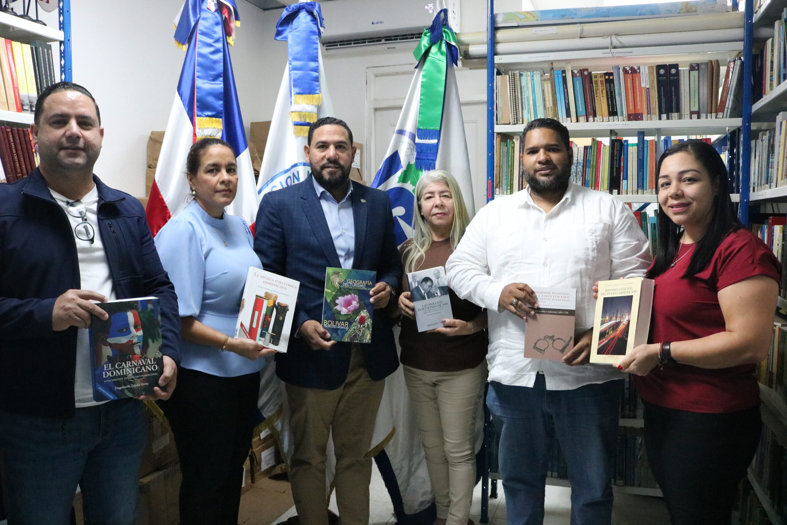 La Sección Nacional Dominicana del IPGH realiza donación de publicaciones de libros para ASODAGRIM