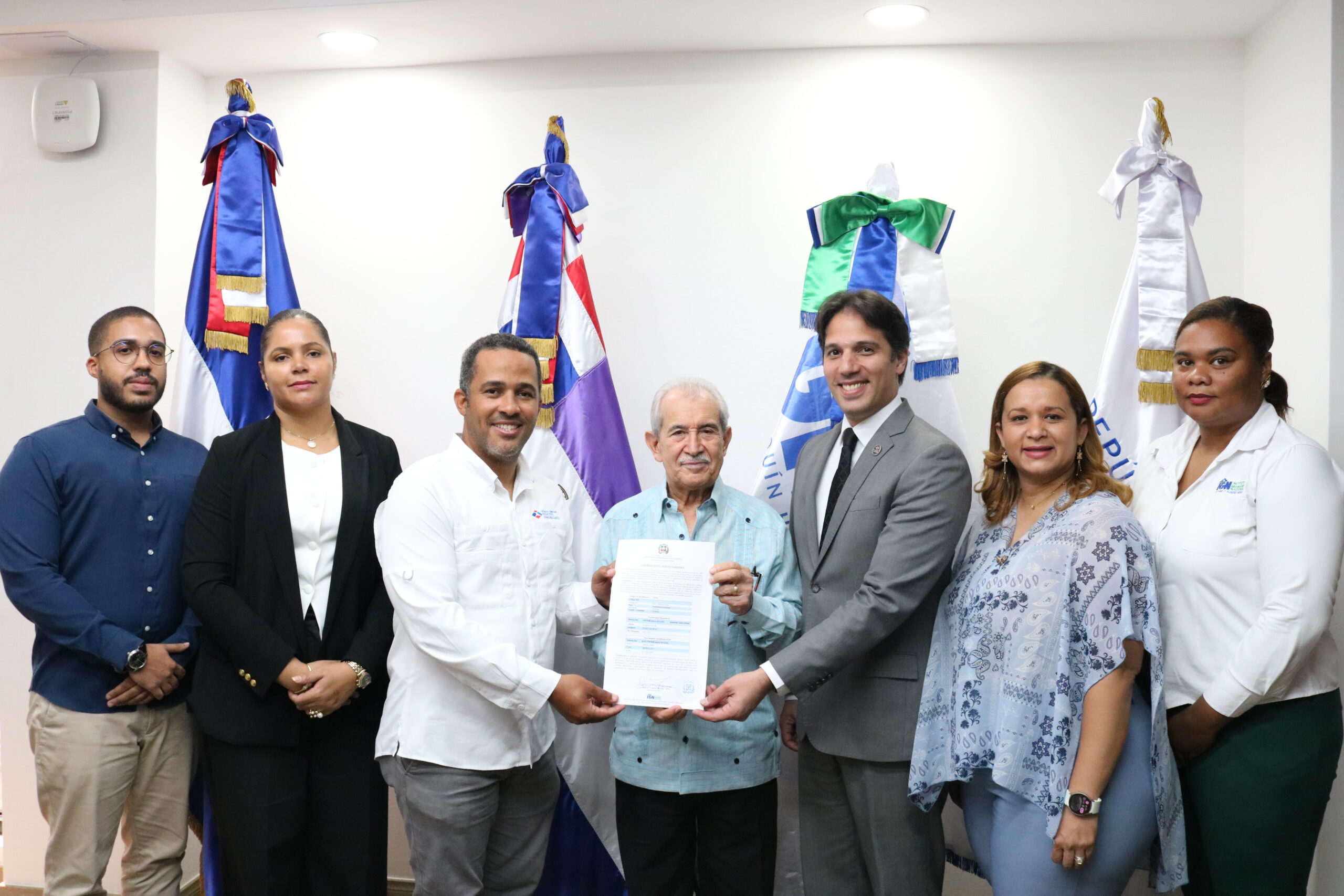 IGN-JJHM entrega a Registro Inmobiliario certificación de Estaciones de Referencia Continua (CORS) GNSS en cinco provincias de la República Dominicana