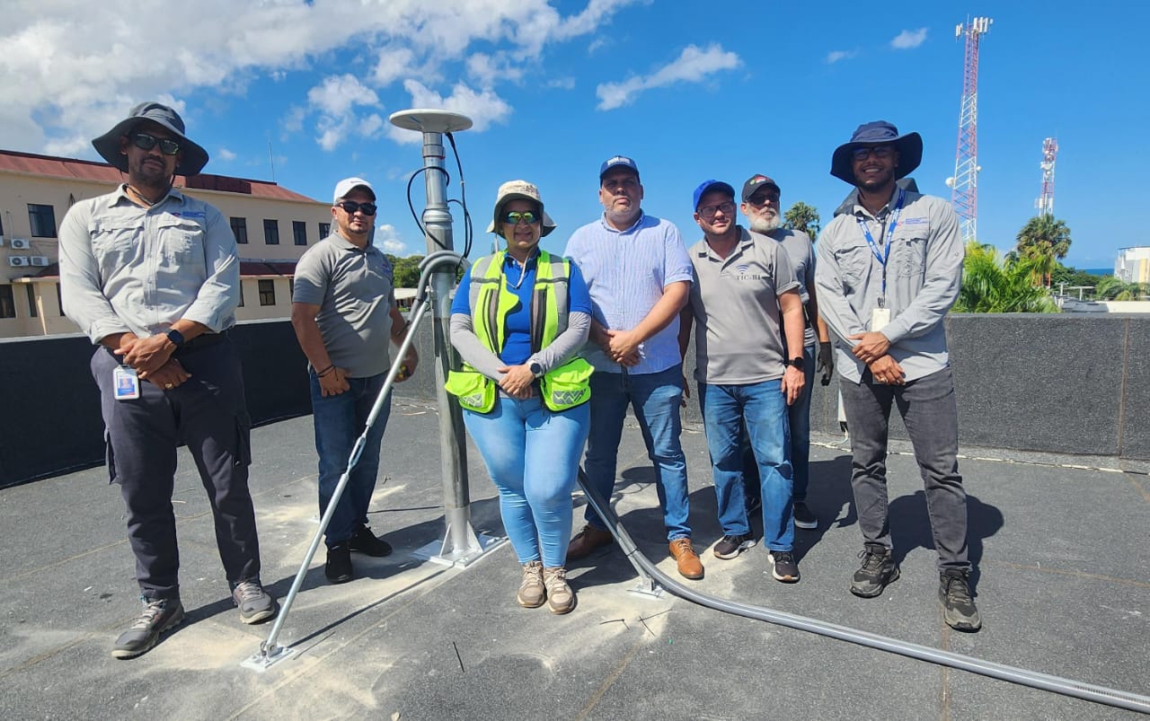 IGN-JJHM fortalece la infraestructura geodésica nacional con la instalación de dos nuevas estaciones CORS en Moca y Puerto Plata